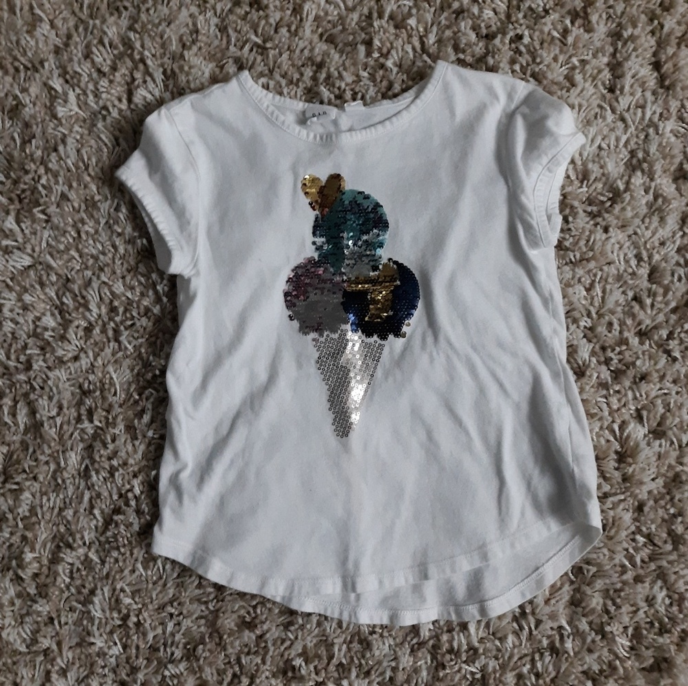Girl's short sleeved shirt